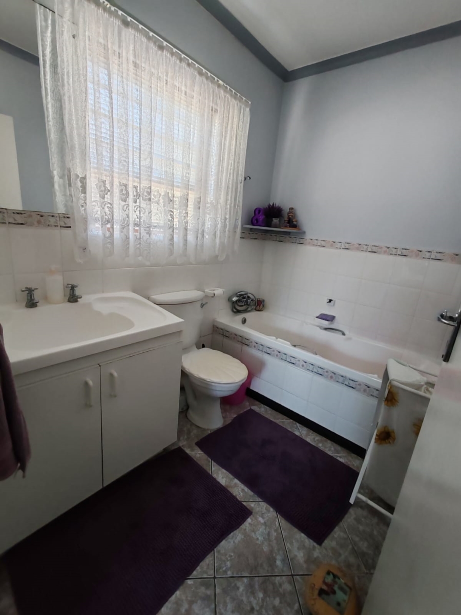 3 Bedroom Property for Sale in De Kelders Western Cape